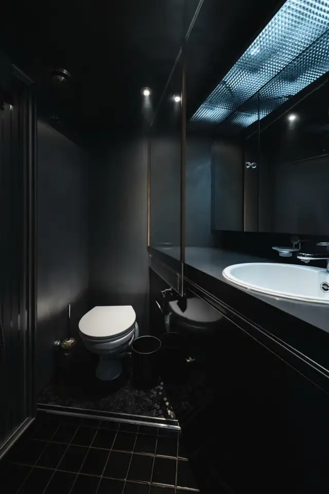 Valhalla second bathroom photo 1
