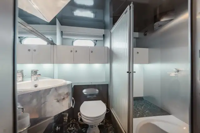 Valhalla master bathroom photo 1