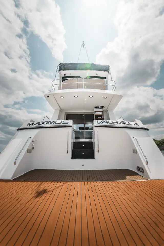 Valhalla rear deck photo 9